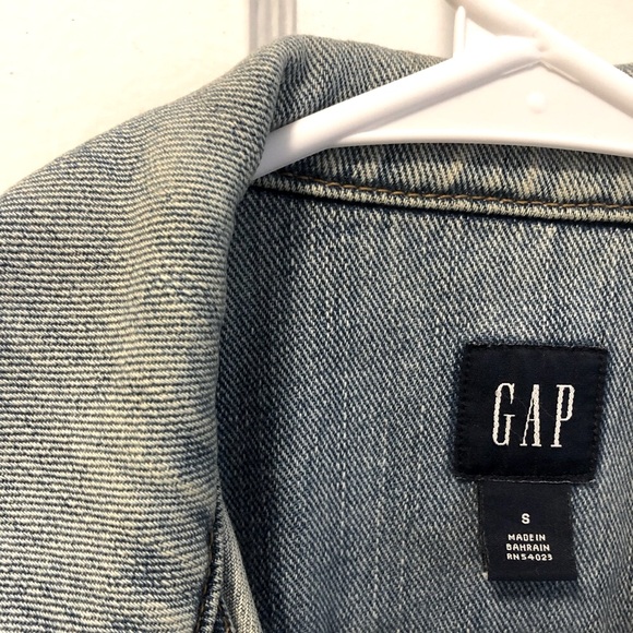 Gap Distressed Denim Jacket - Picture 5 of 6